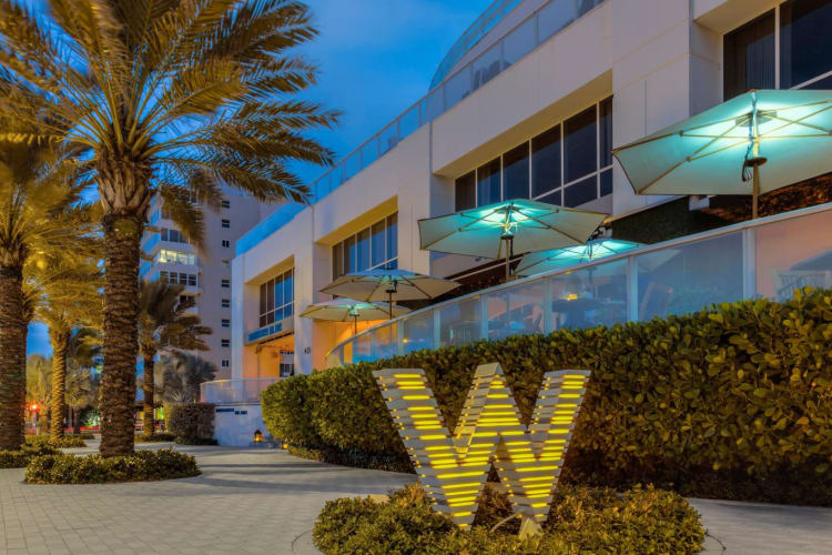 Steak-954-Patio-Exterior