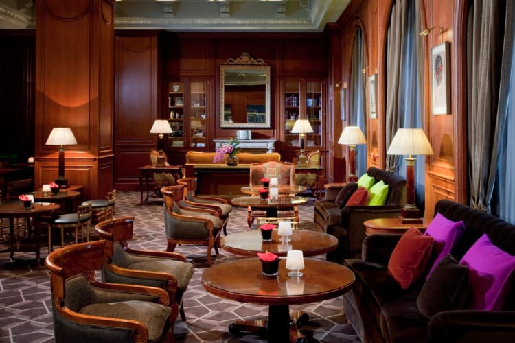 Bar & Lounge