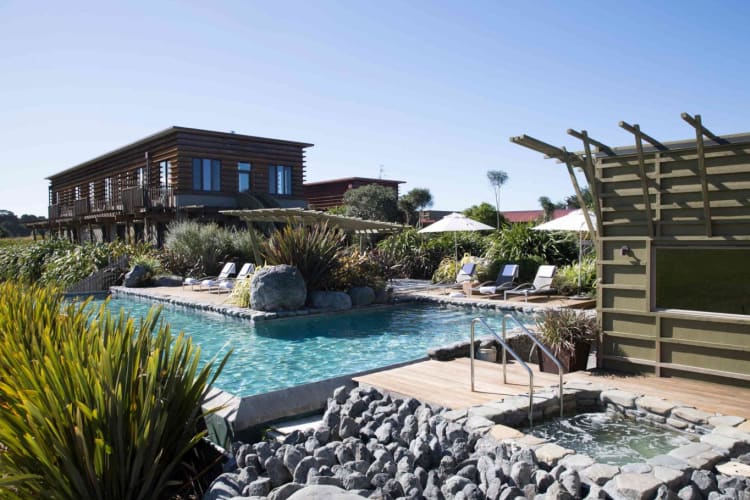 Pool & lodge