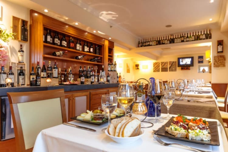 Vista-Wine-Bar-indoors