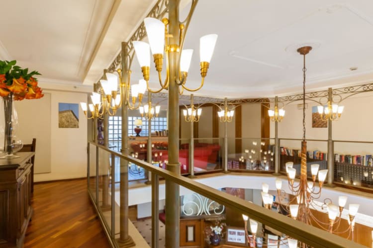 lobby-upper