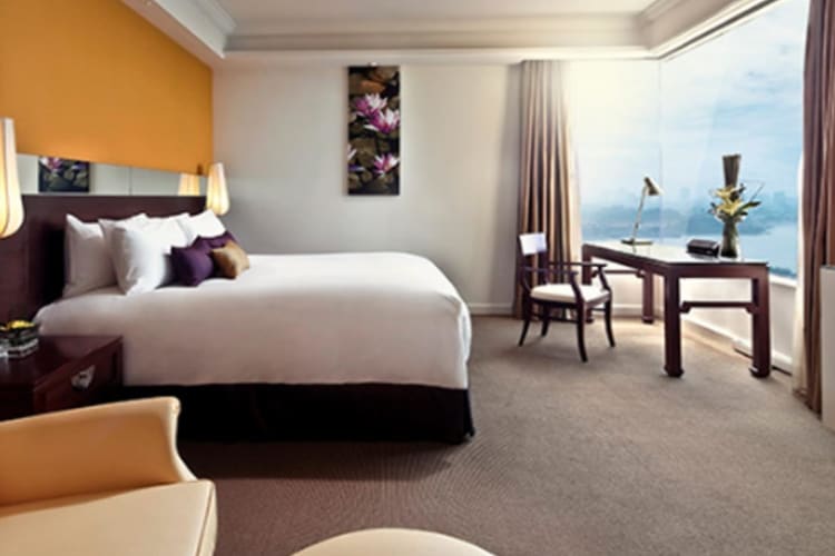 Premier-Lakeview-Room