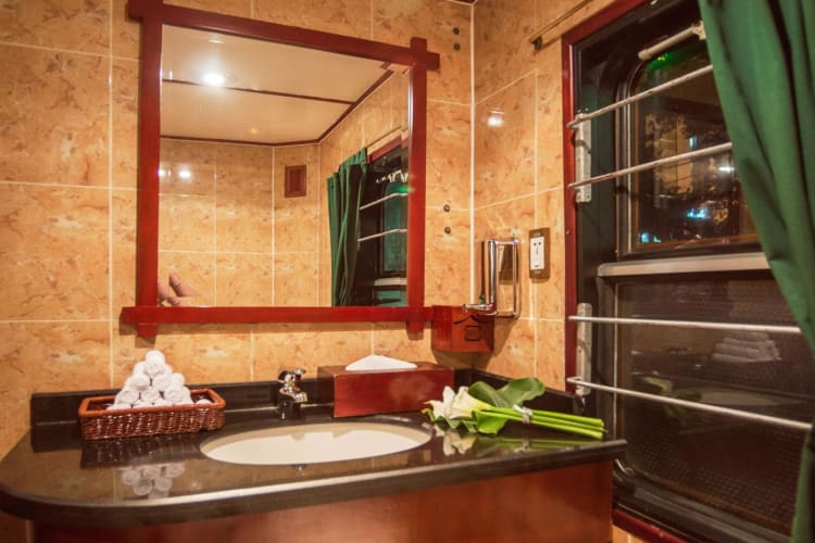 Train-bathroom