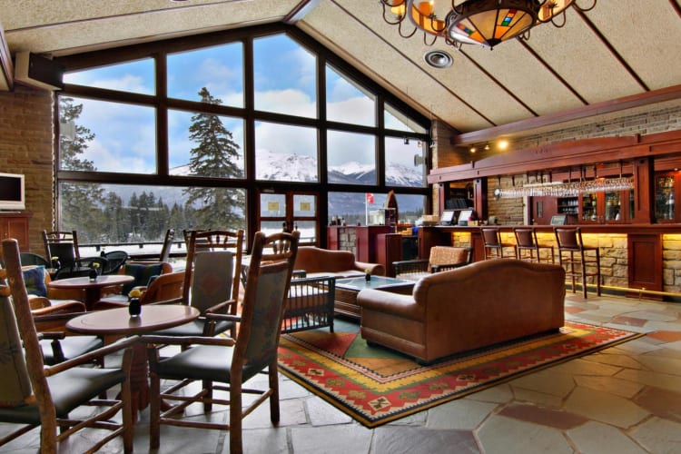 Bar & Lounge