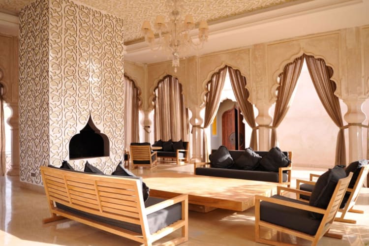 Outdoor Lobby Area