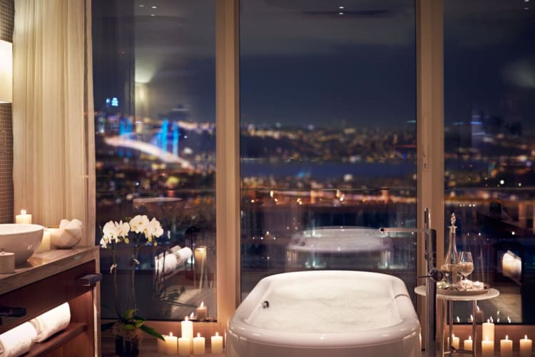 Suite-bathroom