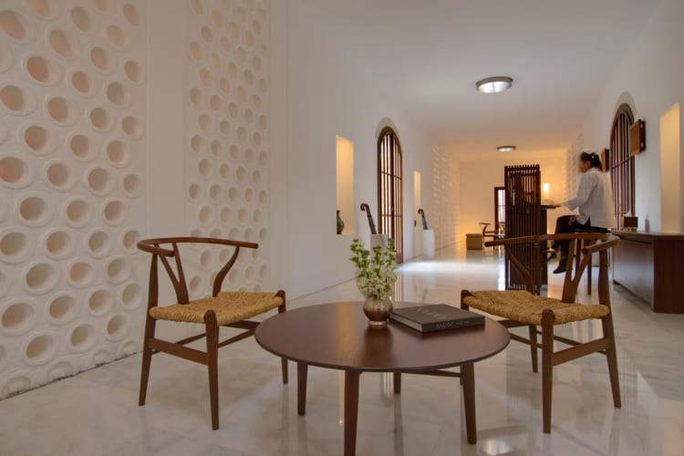 Arrival-Lounge