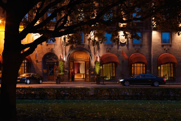 Hotel-Facade-from-St-Isaacs-Square-nws