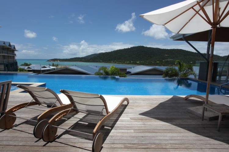 Pool-with-view