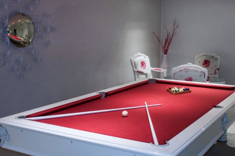 Mezzanine-billiard-table