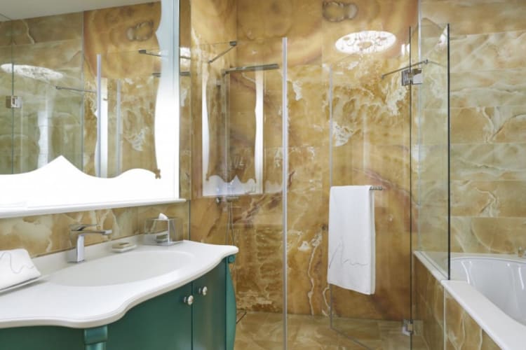 Luxury-Room-bathroom