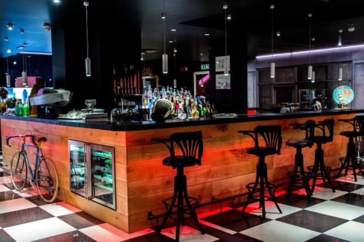 Bar