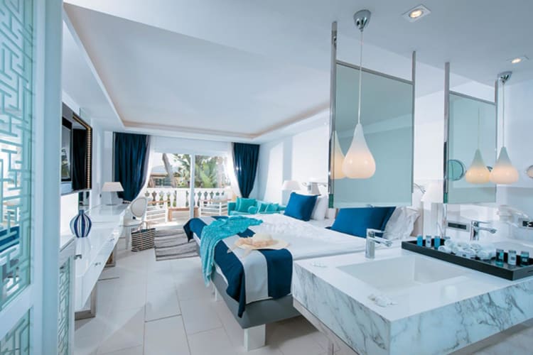Pure White room