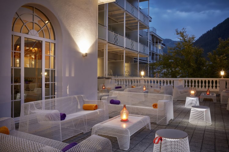 Sesions terrace at night