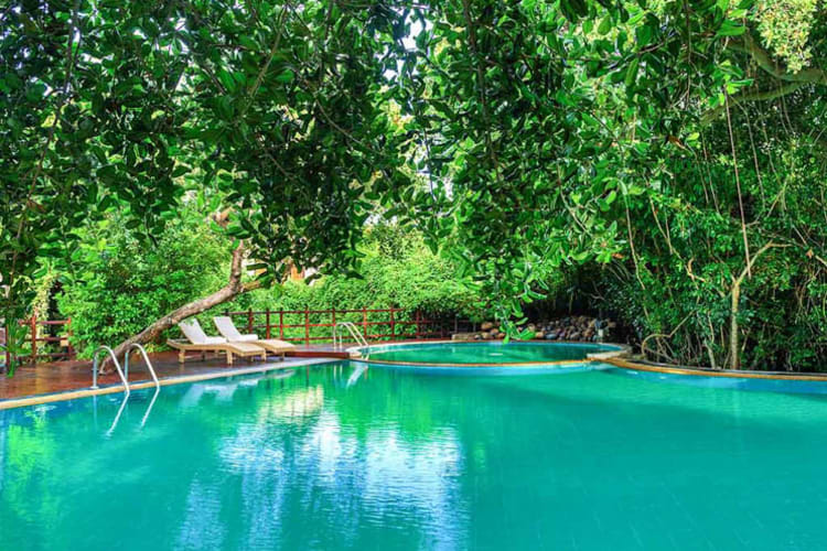 Pool and jacuzzi
