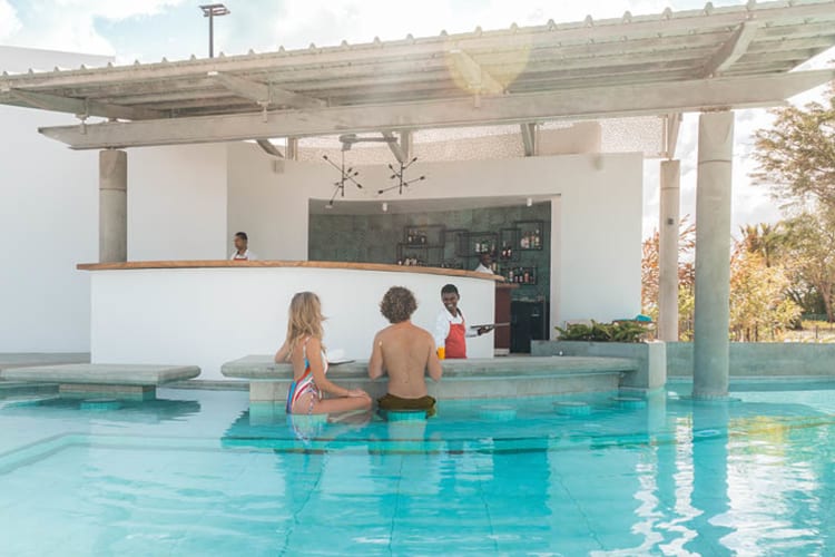 Swim up pool bar