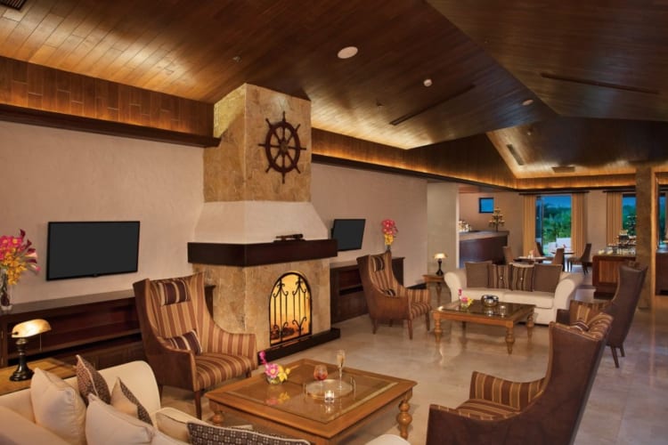 Preferred Club Lounge
