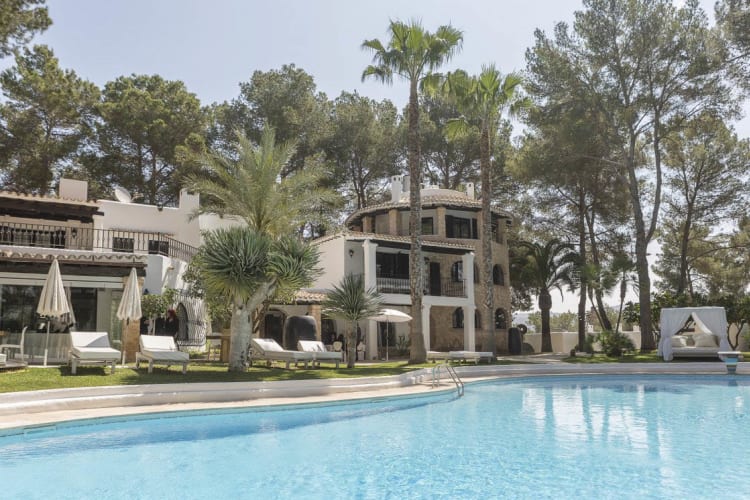 Pool and hotel