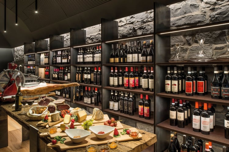 L' Escale Trattoria and Wine Baruse