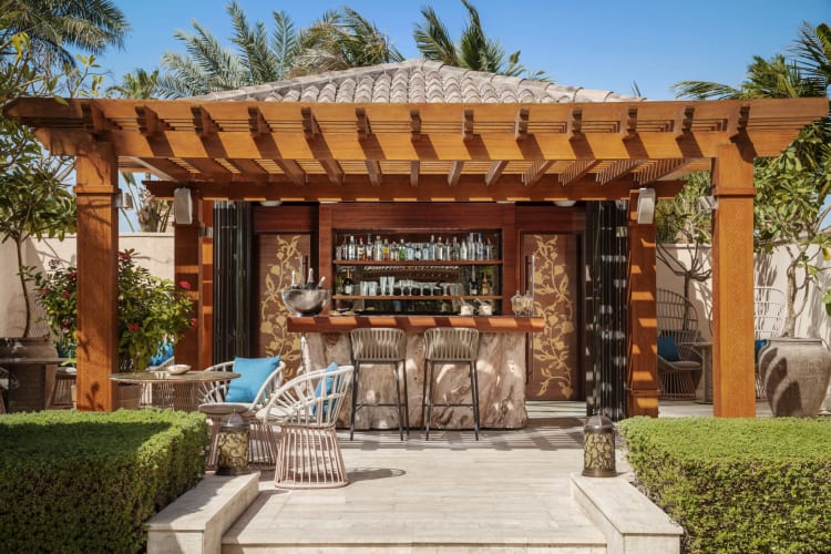 Pool bar