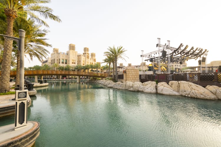 Al Fayrooz Lounge