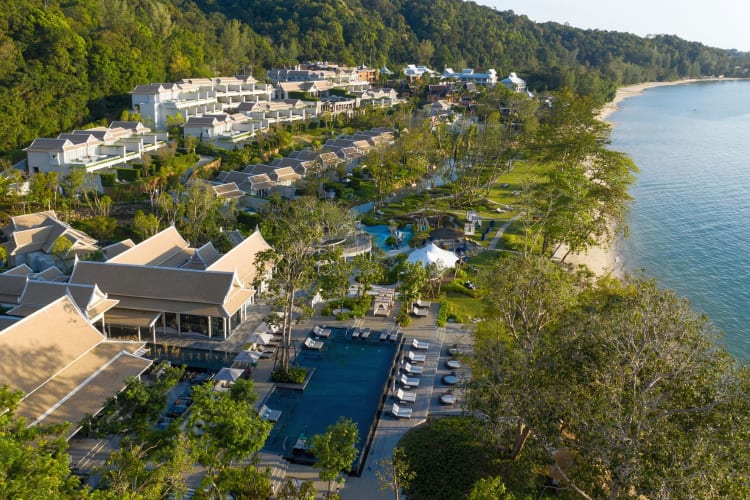 Hotel & surroundings