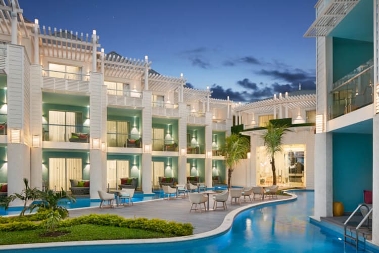 Azul Beach Resort Negril Pool & Accommodation