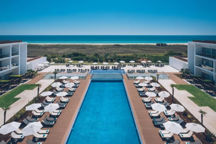 Pool and sea