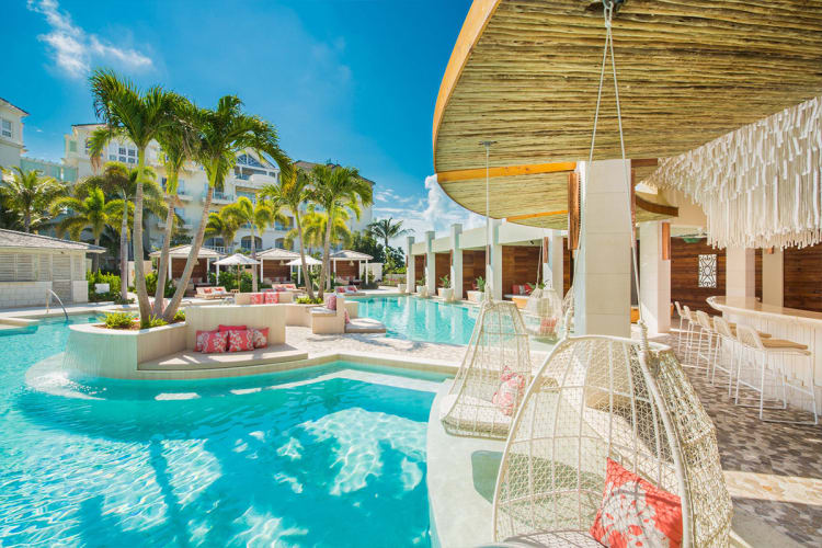Lounge pool