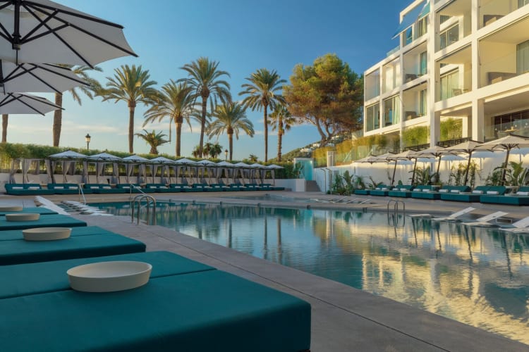 WET Deck swimming pool