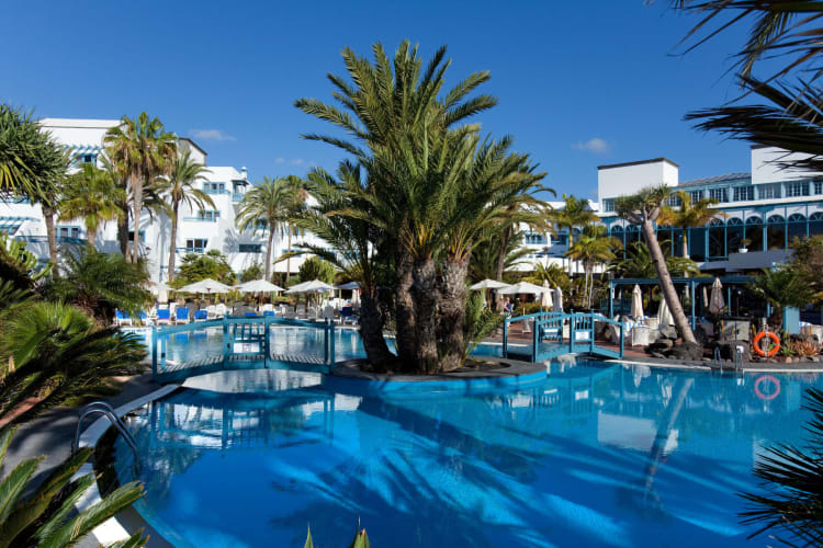 Pool garden