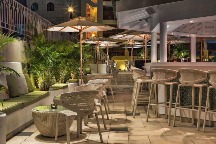 Pool bar