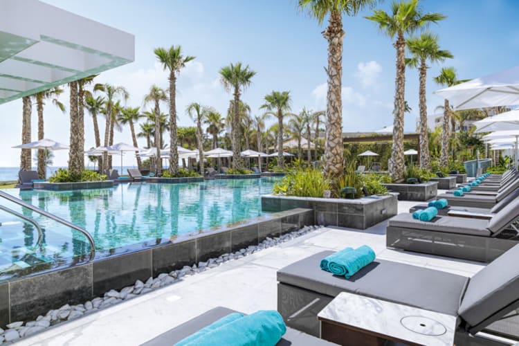 Amavi Saffire Pool And Sunbeds
