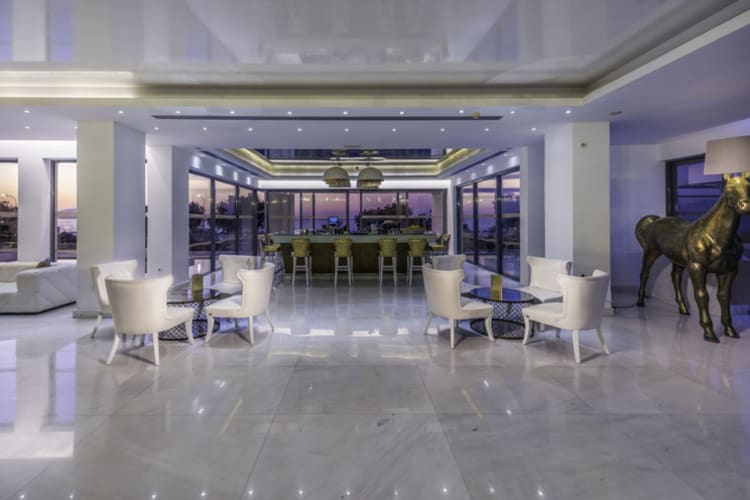 Marquise Lobby Bar 7738