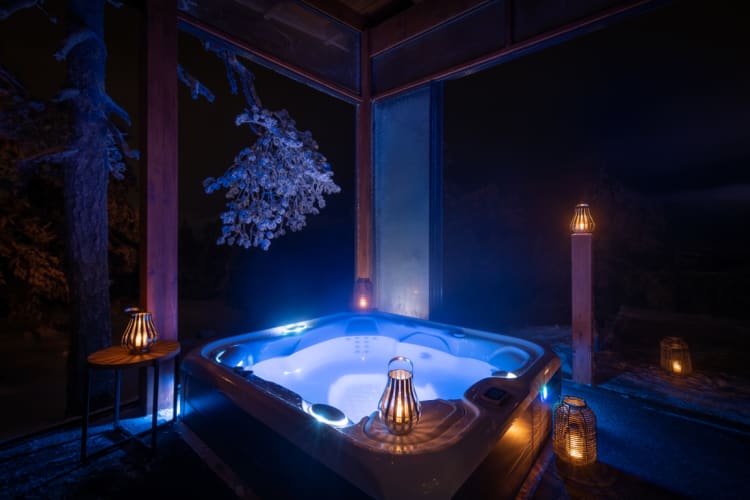 Octola Villa Bedroom with Hot Tub