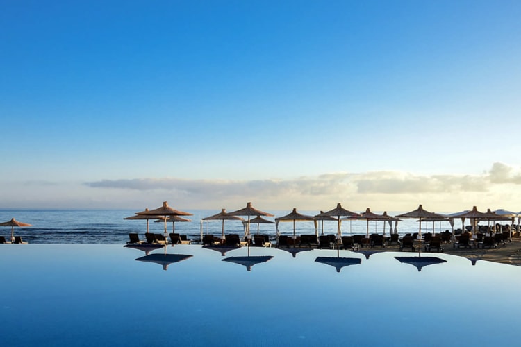 Infinity pool
