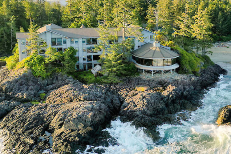 Pointe Exterior
