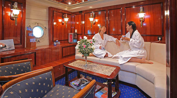 Captain Nemo Lounge