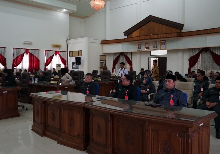 Sejumlah Kepala Perangkat Daerah Kab. Barsel, Tim Ahli DPRD Kab. Barito Selatan, Kepala Instansi Vertikal Kab. Barsel terkait, Pimpinan Akademisi dan organisasi profesi lainnya