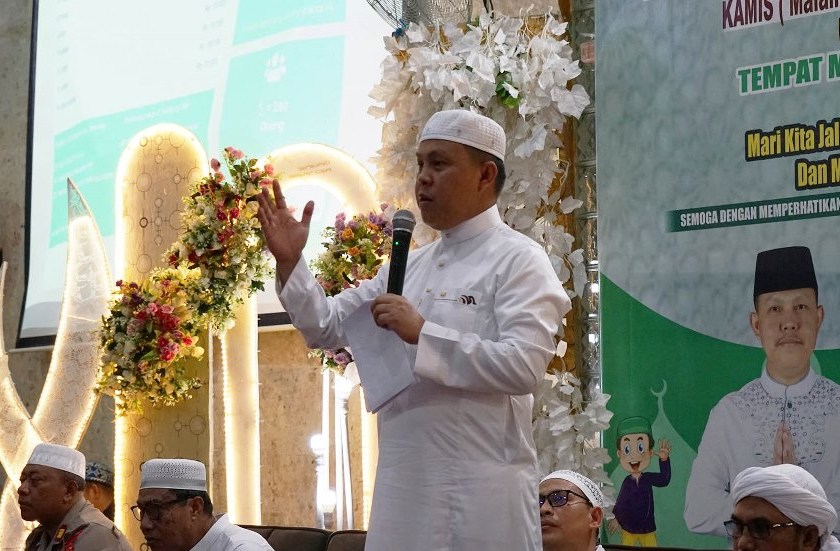 Pj Bupati Barito Selatan menyampaikan sambutannya di Peringatan Hari Anak Yatim Sedunia