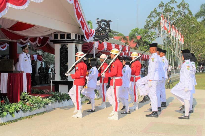 Paskibraka Kab.Barsel sesaat sebelum pengibaran Bendera Merah Putih (Foto:R1/Elz4/Dien/JN)