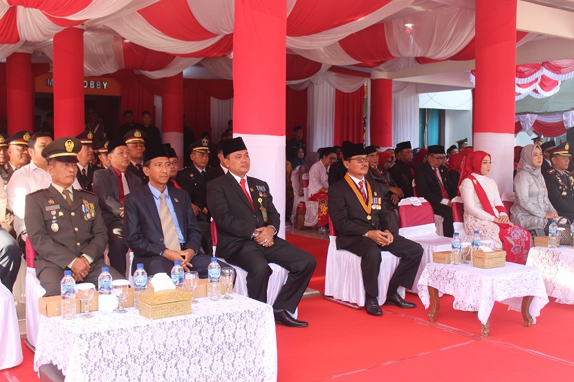 Ketua DPRD Barsel HM Farid Yusran serta tamu undangan lainnya (Foto:R1/Elza/Dien/JN)
