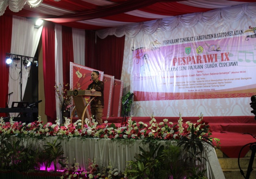 Sambutan Pj. Bupati Barito Selatan H.Deddy Winarwan sekaligus membuka secara resmi Pesparawi IX Tingkat Kab.Barito Selatan (Foto:ELZ4/JN)