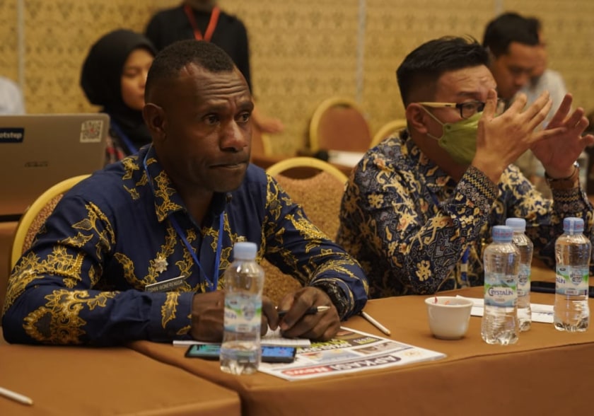 Fahriaji (Pranata Humas) Diskominfo Kab.Barsel bersama peserta seluruh Indonesia saat mengikuti Bimtek Manajemen Media Sosial dan Kehumasan (Foto:Dok/Aji)