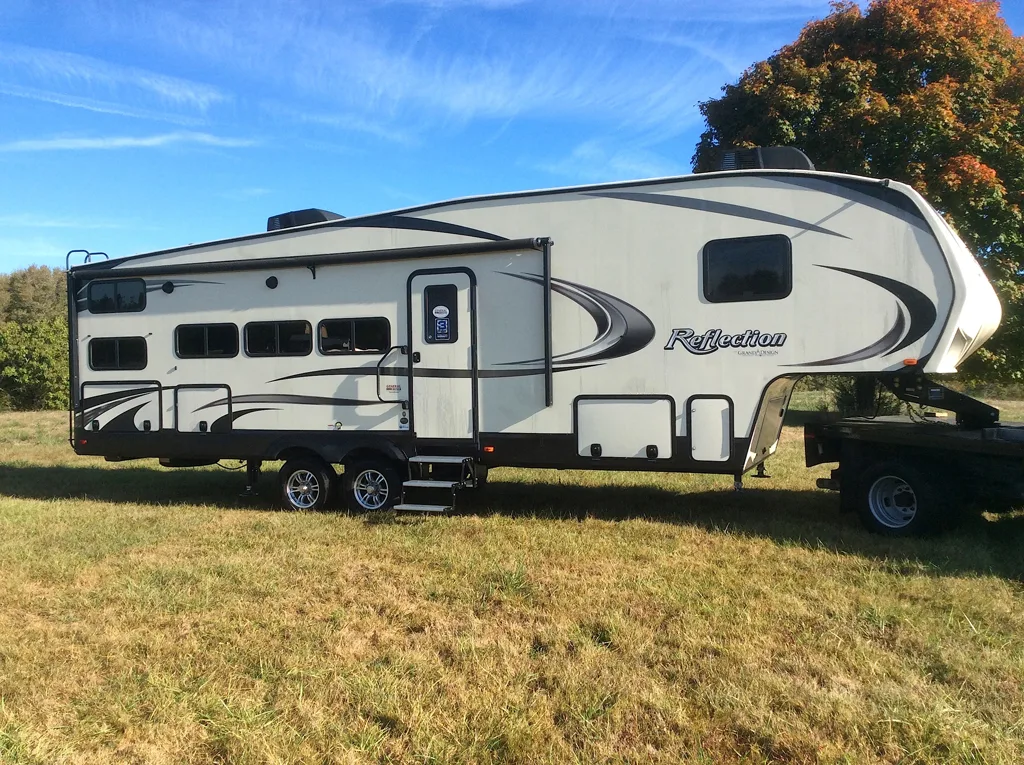 Camper for sale - The Chronicle of the Horse