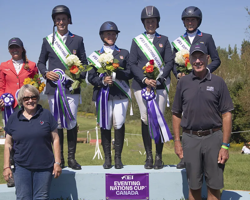 Sue Ockendon and Peter Gray presenting USA winning team