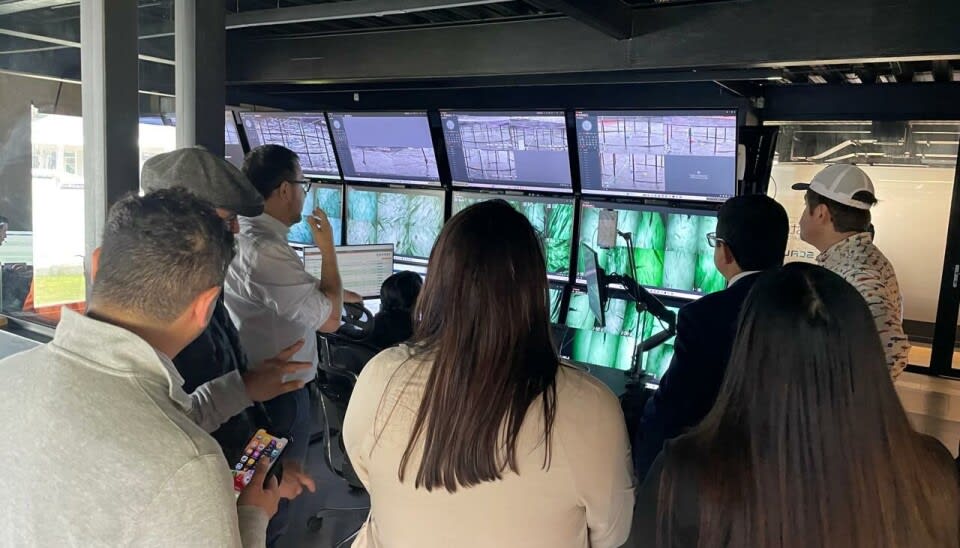 Australis alimenta 13 millones de salmones a 1.400 km con IA y monitoreo remoto