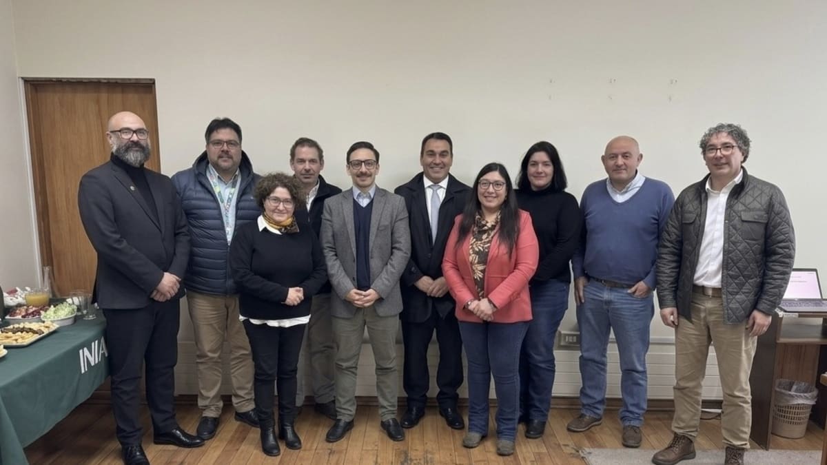 Integrantes del Consejo Asesor Externo de INIA Remehue durante su primera sesión en Los Lagos