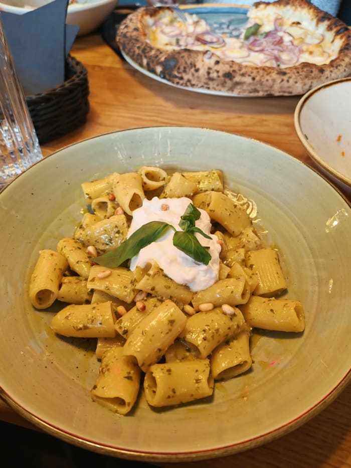 Rigatoni s pestom