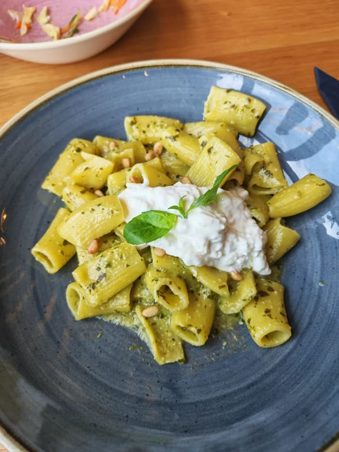 Rigatoni s pestom